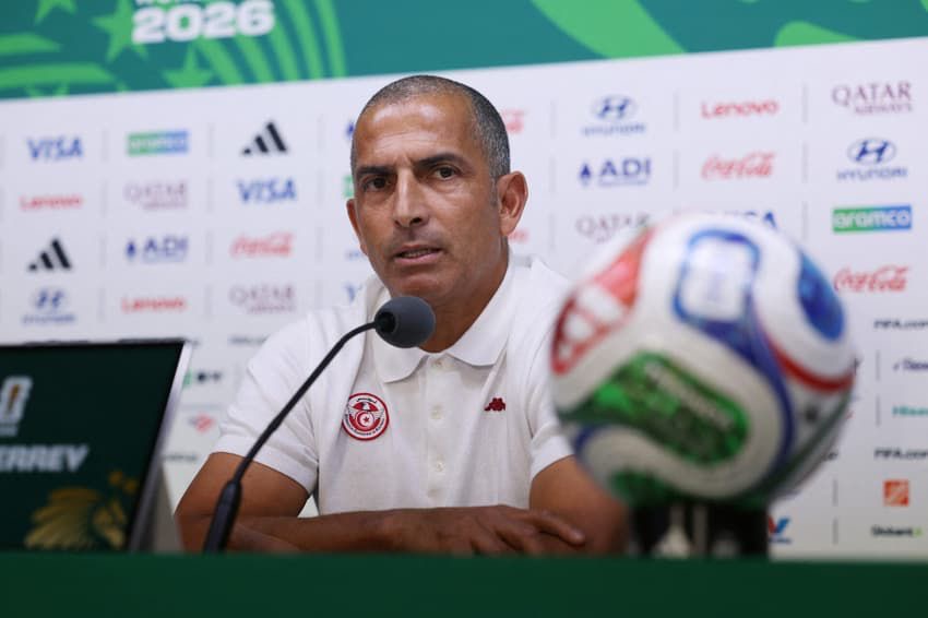 Técnico da Tunísia é demitido após estreia com derrota na competição