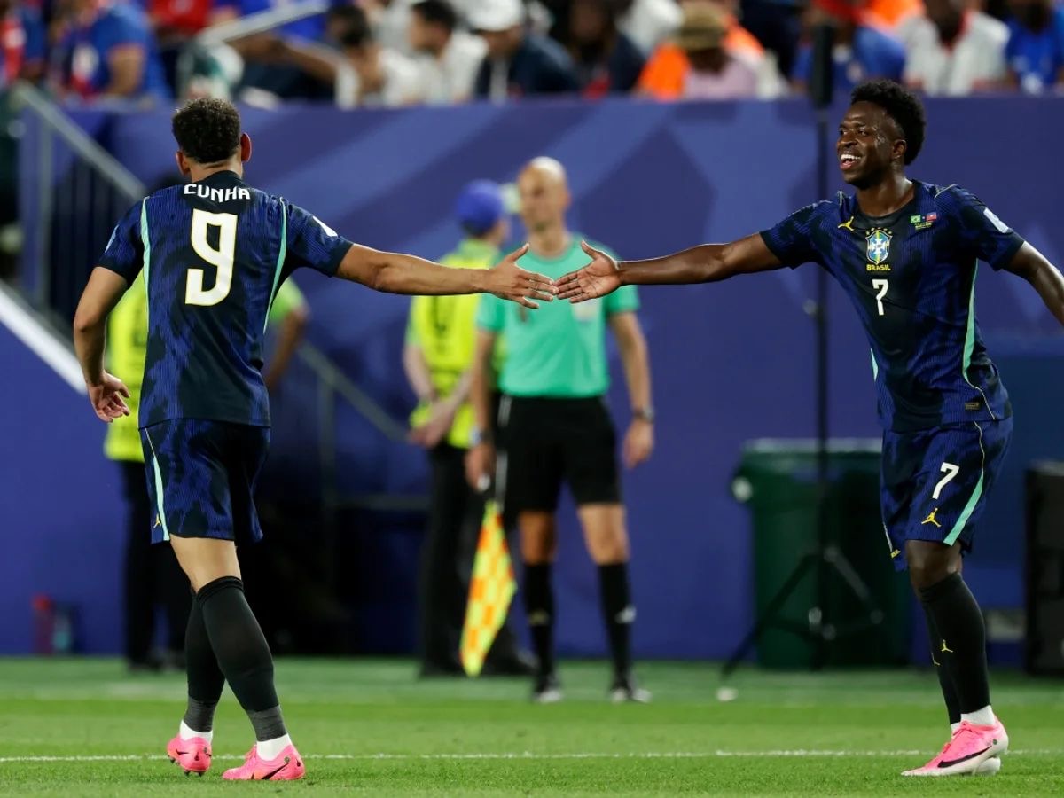 Matheus Cunha brilha, Vinícius Júnior desencanta e Brasil vence a primeira na Copa