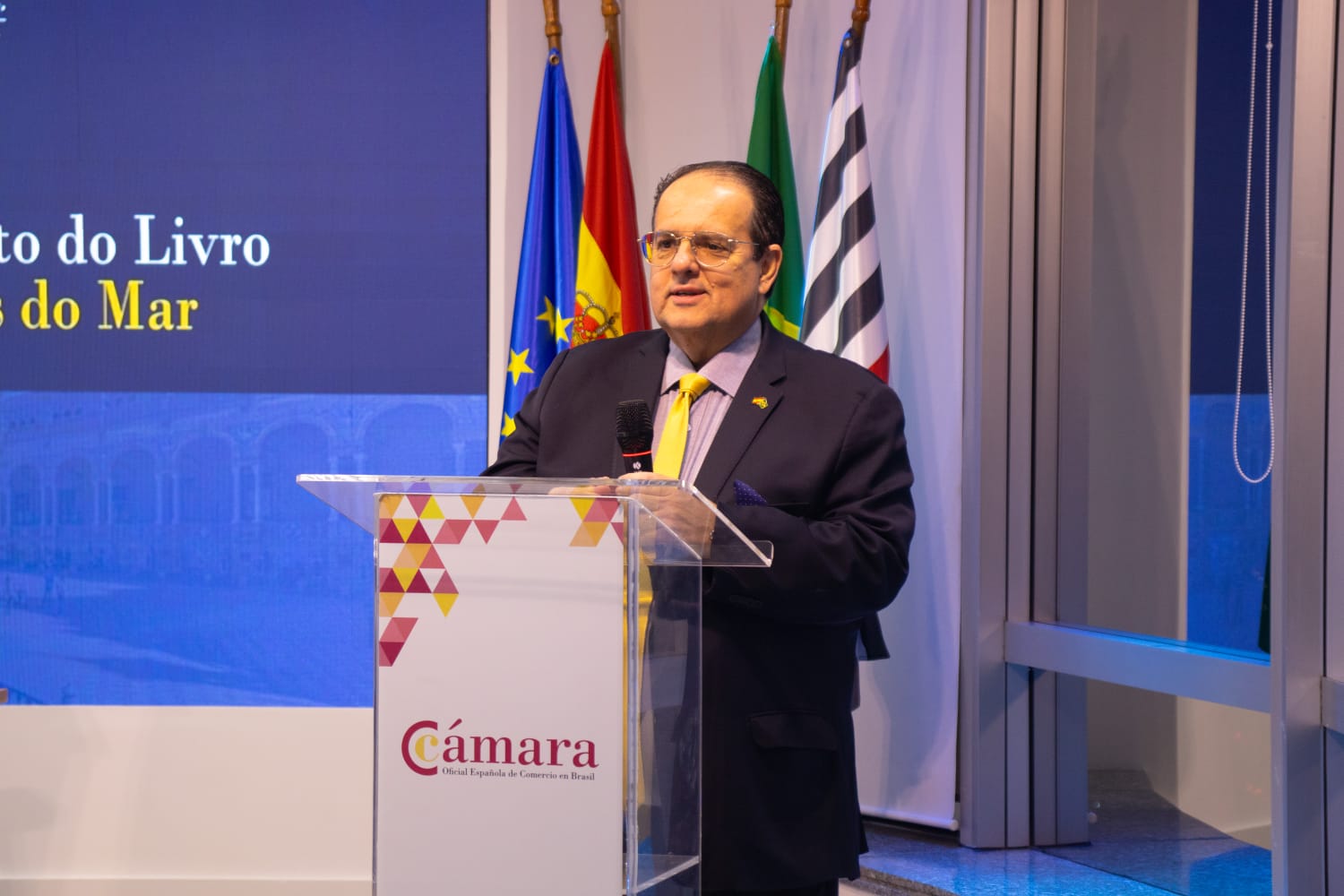 Em São Paulo, advogado baiano lançou livro "Em Cantos do Mar" na Câmara Oficial de Comércio Espanhola no Brasil