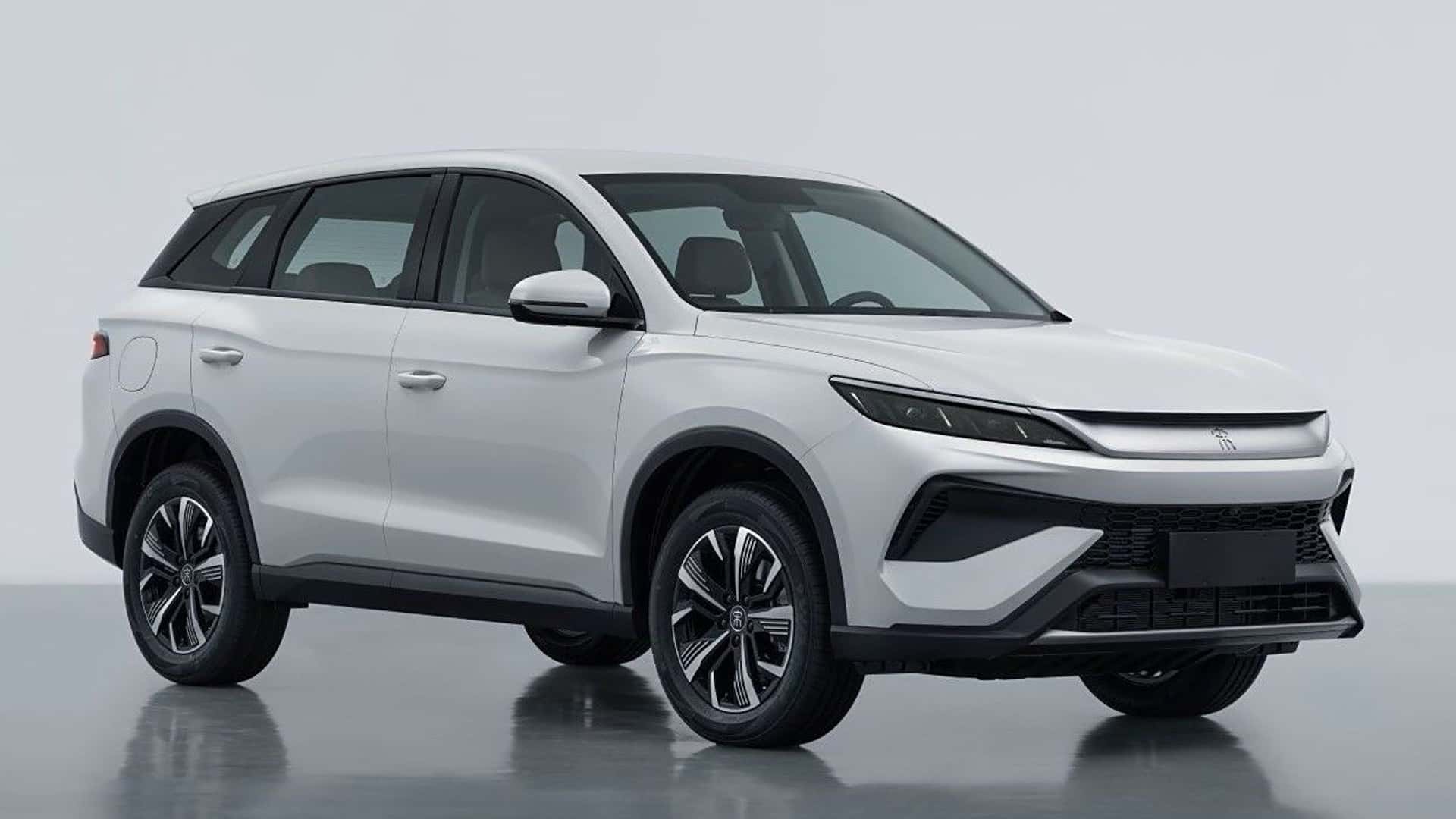 Nacional e flex: Novo BYD Song Pro chega renovado para revolucionar os híbridos no Brasil