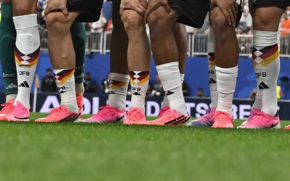 Contraste de milhões: Por que quase todos os jogadores decidiram usar chuteira rosa na Copa do Mundo