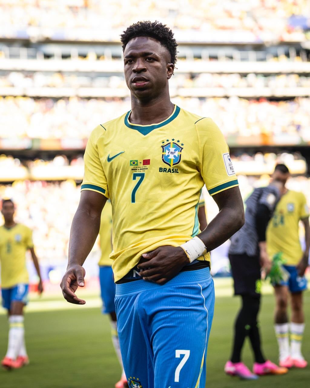 Vinicius Júnior exalta Neymar após eliminação do Brasil: "É meu ídolo"