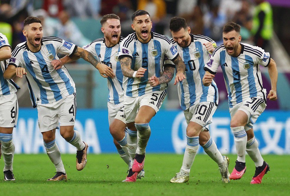 Genialidade de Messi comanda virada histórica da Argentina sobre o Egito