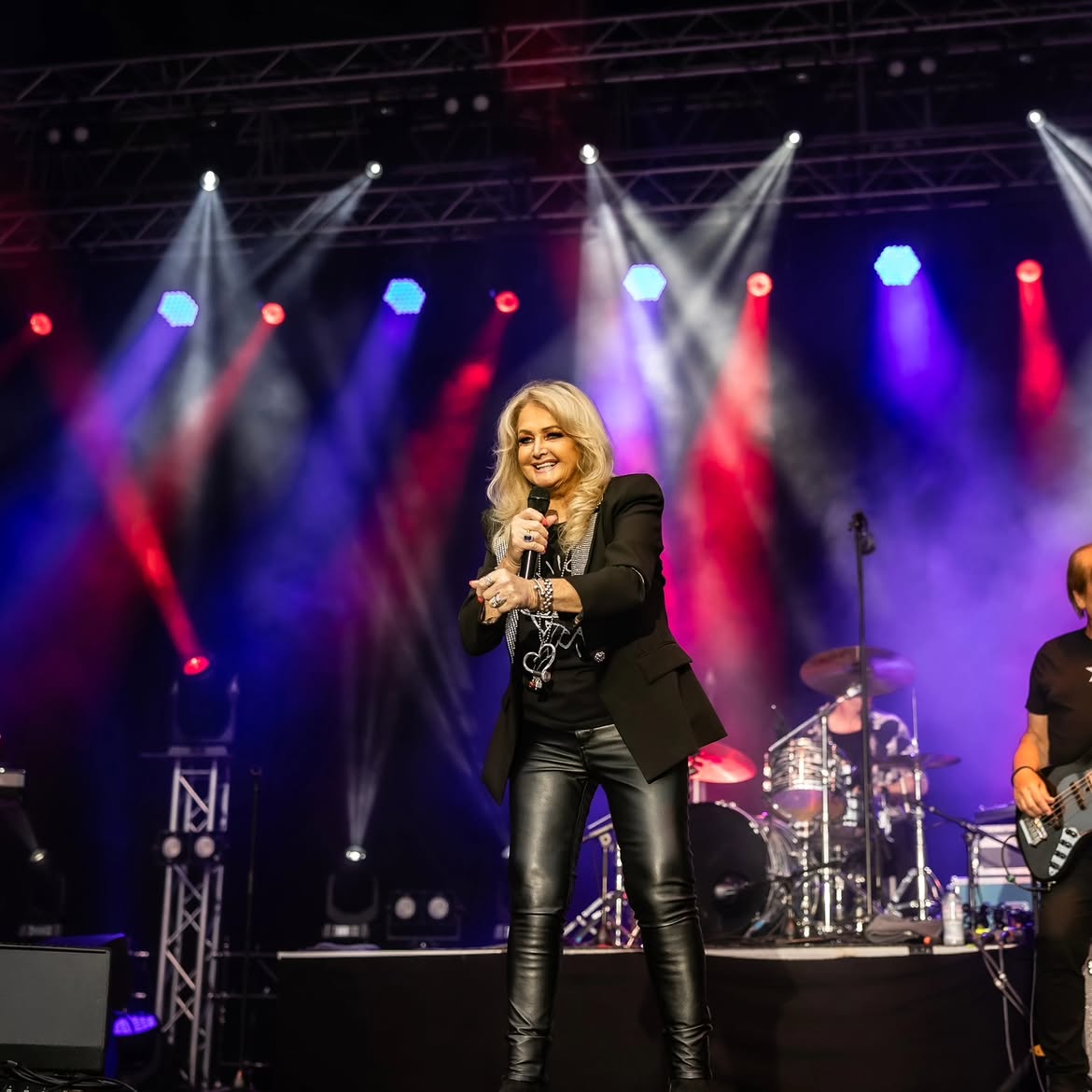 Dona de voz marcante, Bonnie Tyler morre aos 75 anos e deixa legado na música