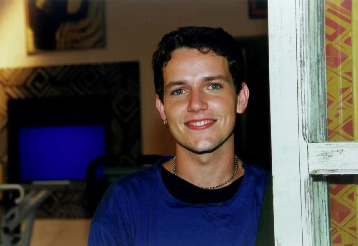 Morre aos 49 anos o ator Edward Boggiss, conhecido por trabalhos na TV Globo