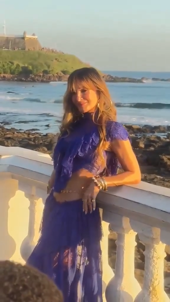 Claudia Leitte escolhe o Porto da Barra para gravação misteriosa ao pôr do sol