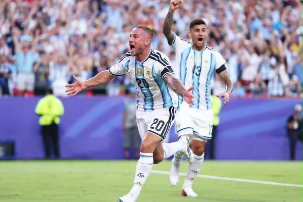 Na prorrogação, Argentina supera a Suíça e mantém vivo o sonho do novo título
