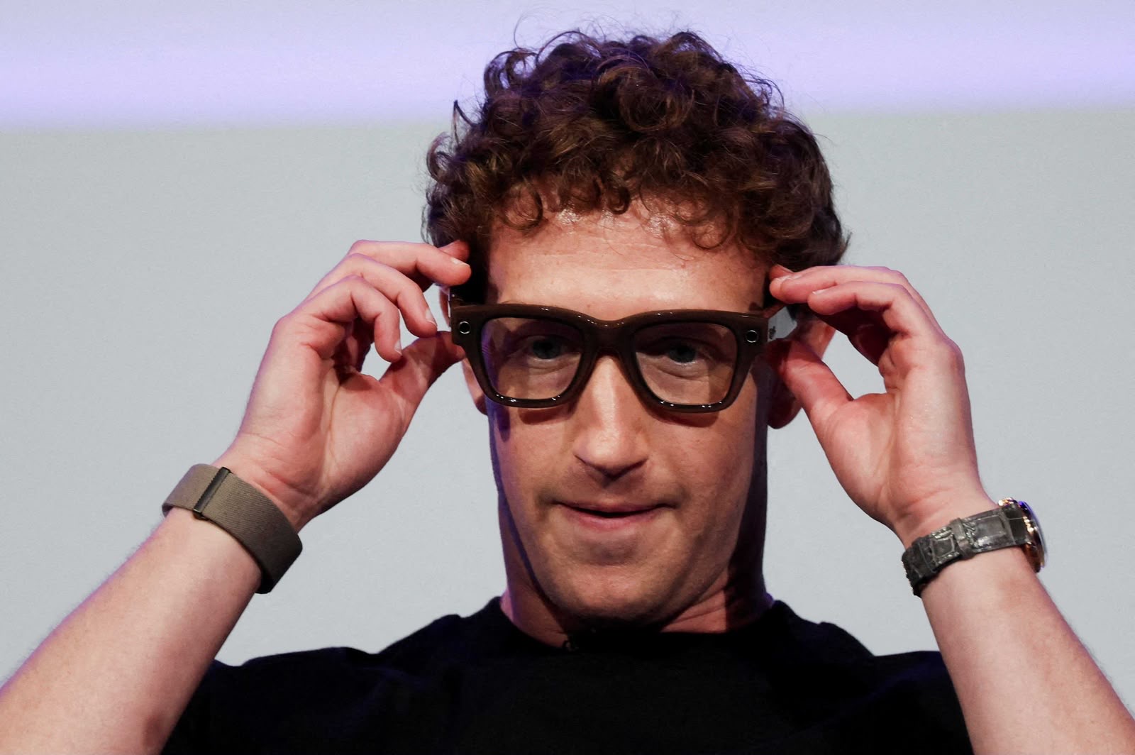 "Não estamos sendo rápidos": Zuckerberg desabafa sobre evolução da IA em reunião interna