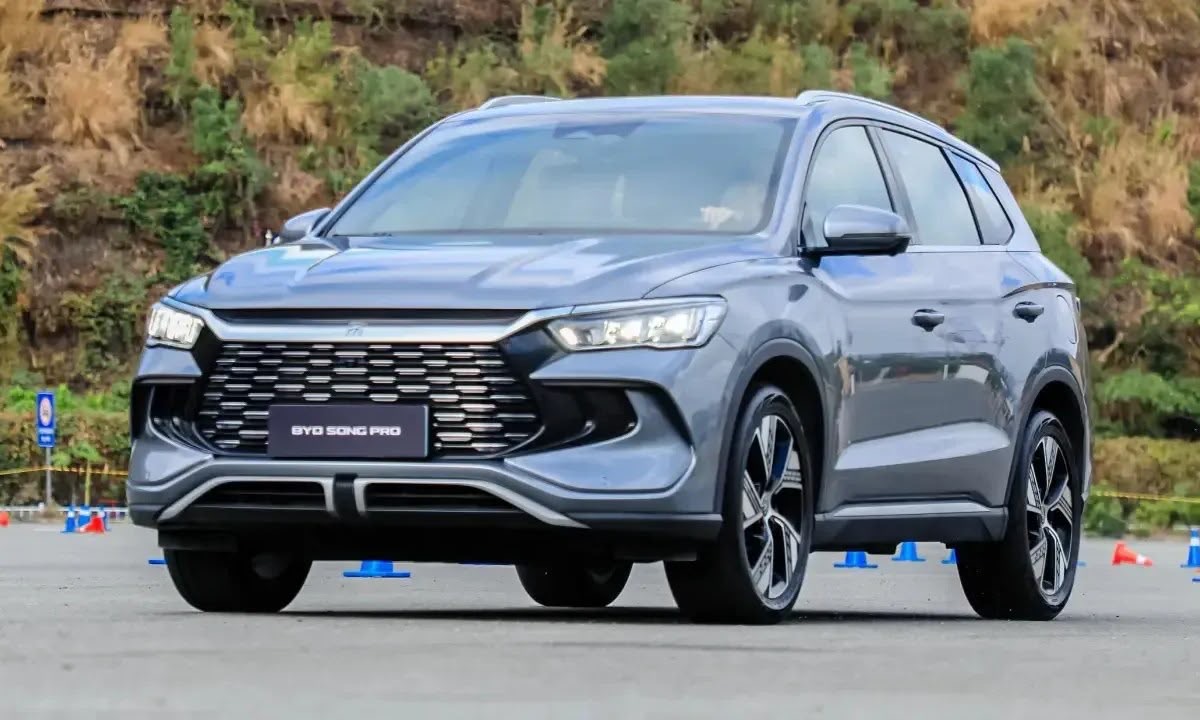 Guerra dos SUVs: BYD aplica corte agressivo e joga preço do Song Pro para baixo do Fastback
