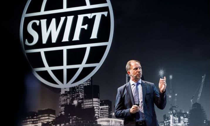Revolução financeira: Swift anuncia nova rede global para pagamentos internacionais instantâneos