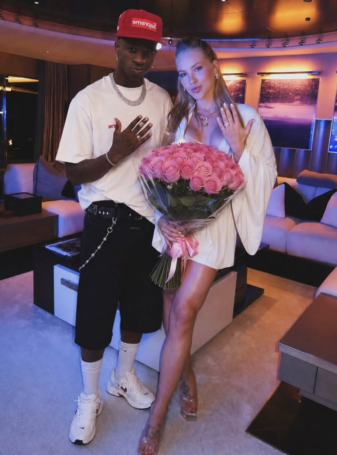 Virginia aparece em iate com Vini Jr., canta funk e reacende rumores sobre o casal