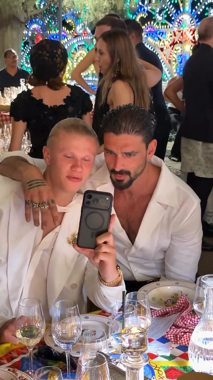 Haaland e astro de ‘365 Dias’ chamam atenção em evento da Dolce & Gabbana