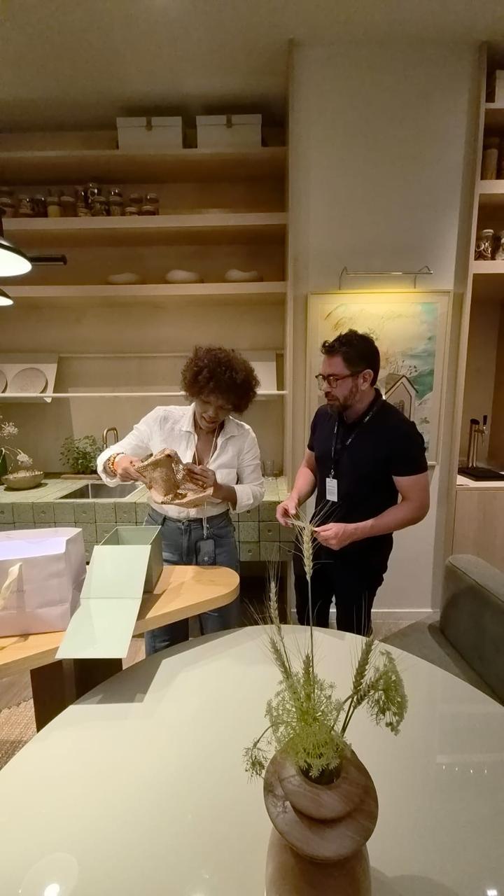Durante passagem por Salvador, Isabel Fillardis conhece ambiente de Walter Schimmelpfeng