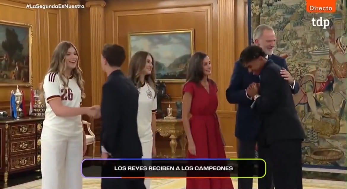 Lamine Yamal viraliza ao cumprimentar rei da Espanha de forma descontraída