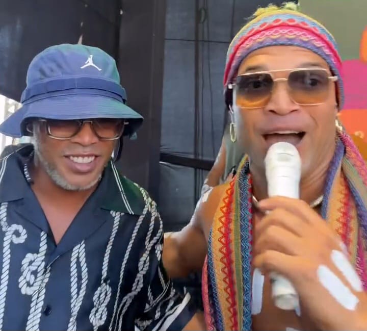 Ronaldinho Gaúcho surpreende público em apresentação da Timbalada em Fortaleza