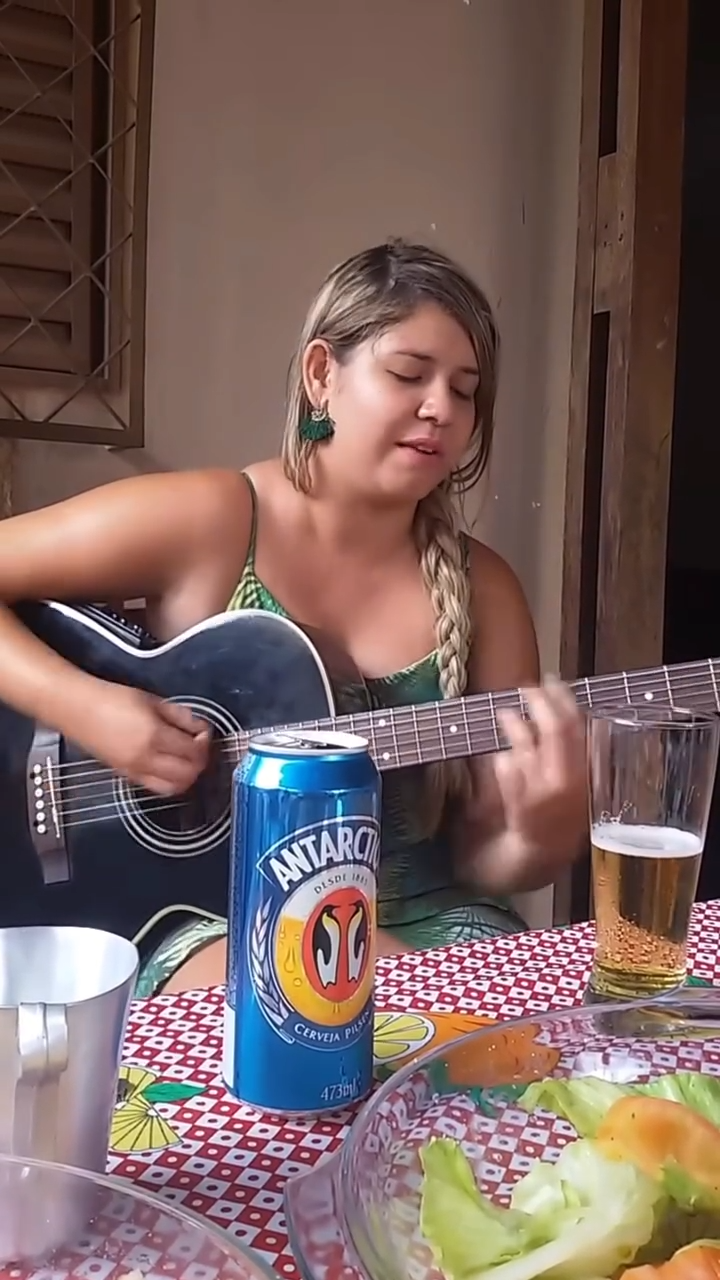 Vídeo de Marília Mendonça cantando emociona fãs e volta a viralizar nas redes