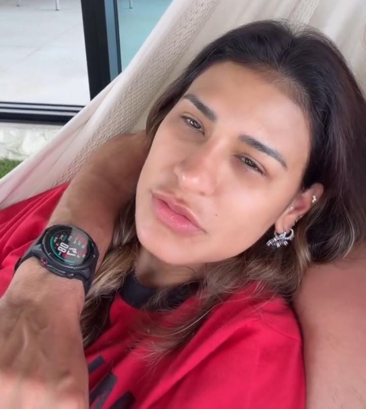 Simone Mendes admite ciúmes de Kaká Diniz e relembra cobrança após treino em academia
