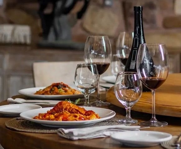 Gastronomia, vinhos e geopolítica marcam Let’s Go Clube do Vinho em Praia do Forte