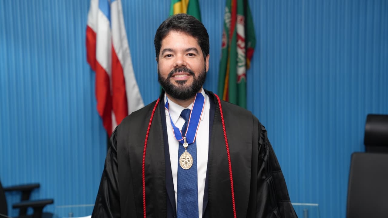 Danilo Costa Luiz é condecorado com a Medalha do Mérito Eleitoral com Palma pelo TRE-BA