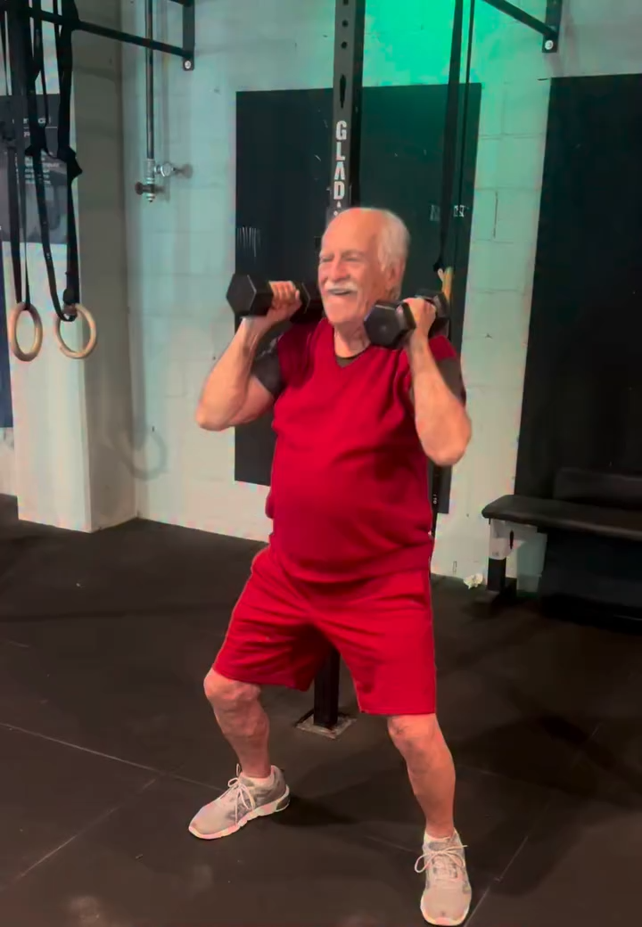 Aos 93 anos, Ary Fontoura inspira seguidores ao mostrar treino na academia