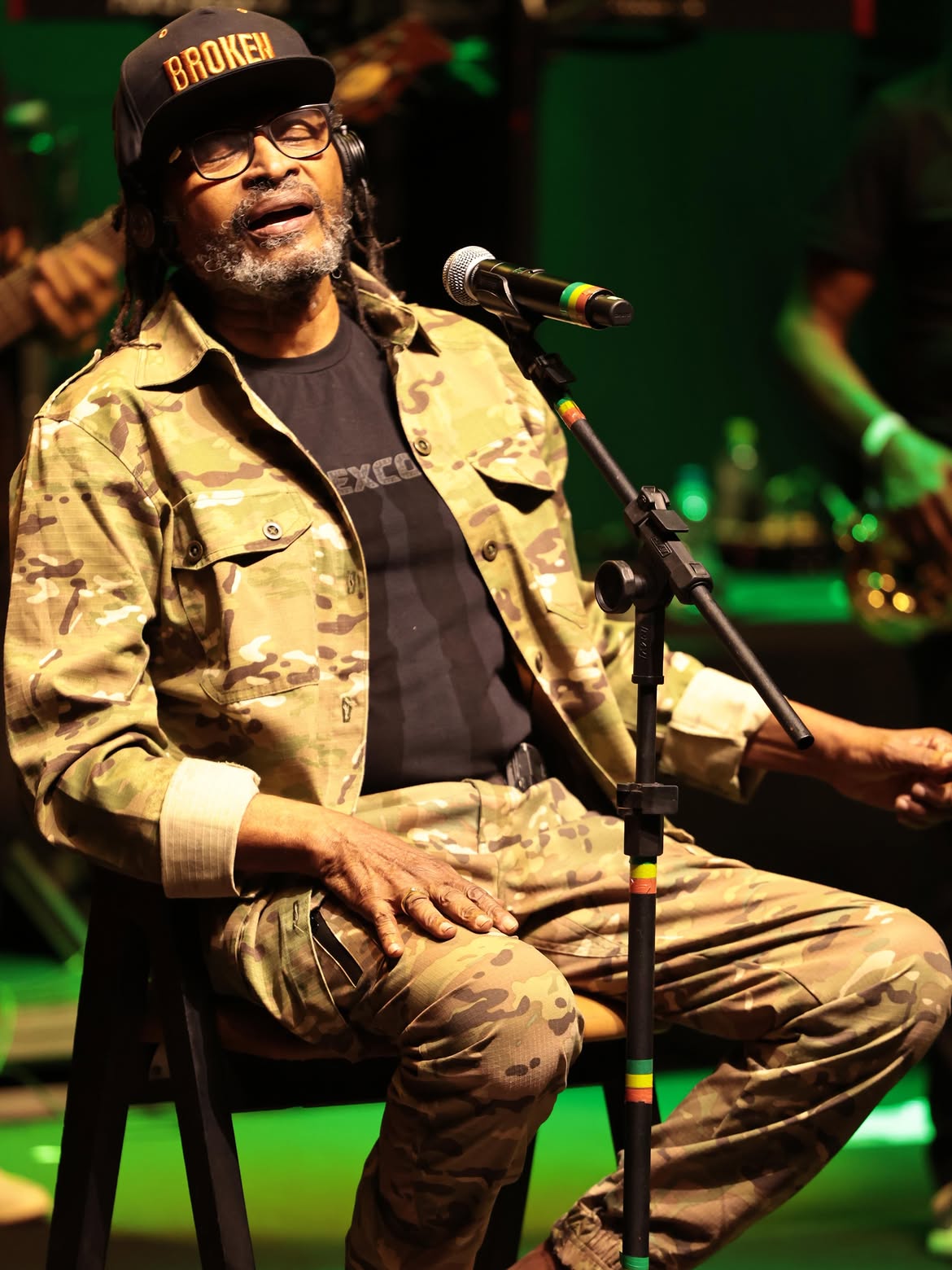 Edson Gomes é internado em UTI após passar mal depois de show em Salvador