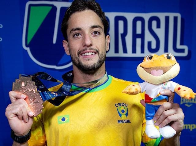 Nadador baiano Enzo Brandão conquista bronze em competição pan-americana no Peru