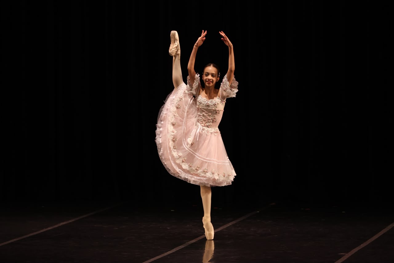 Bailarina baiana de 11 anos conquista dois títulos no Festival de Dança de Joinville