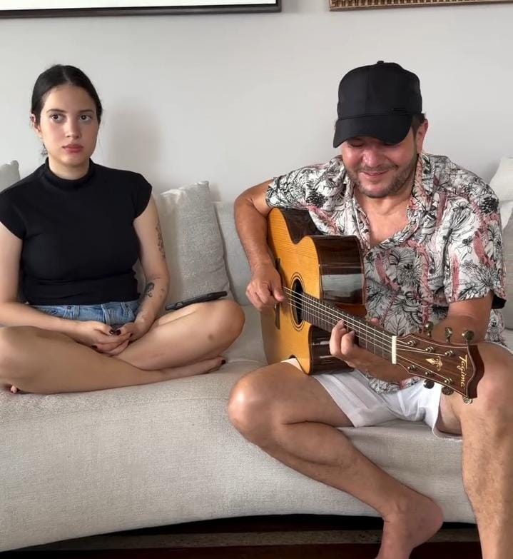Filha de Joelma e Ximbinha chama atenção ao cantar sucesso da Banda Calypso com o pai