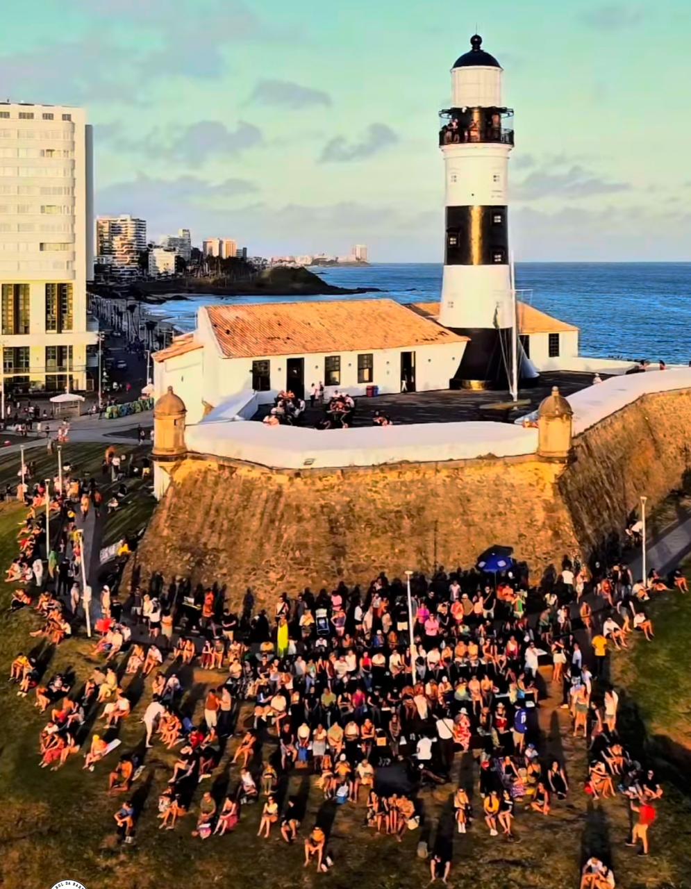 Nova arquibancada amplia experiência do pôr do sol na Barra