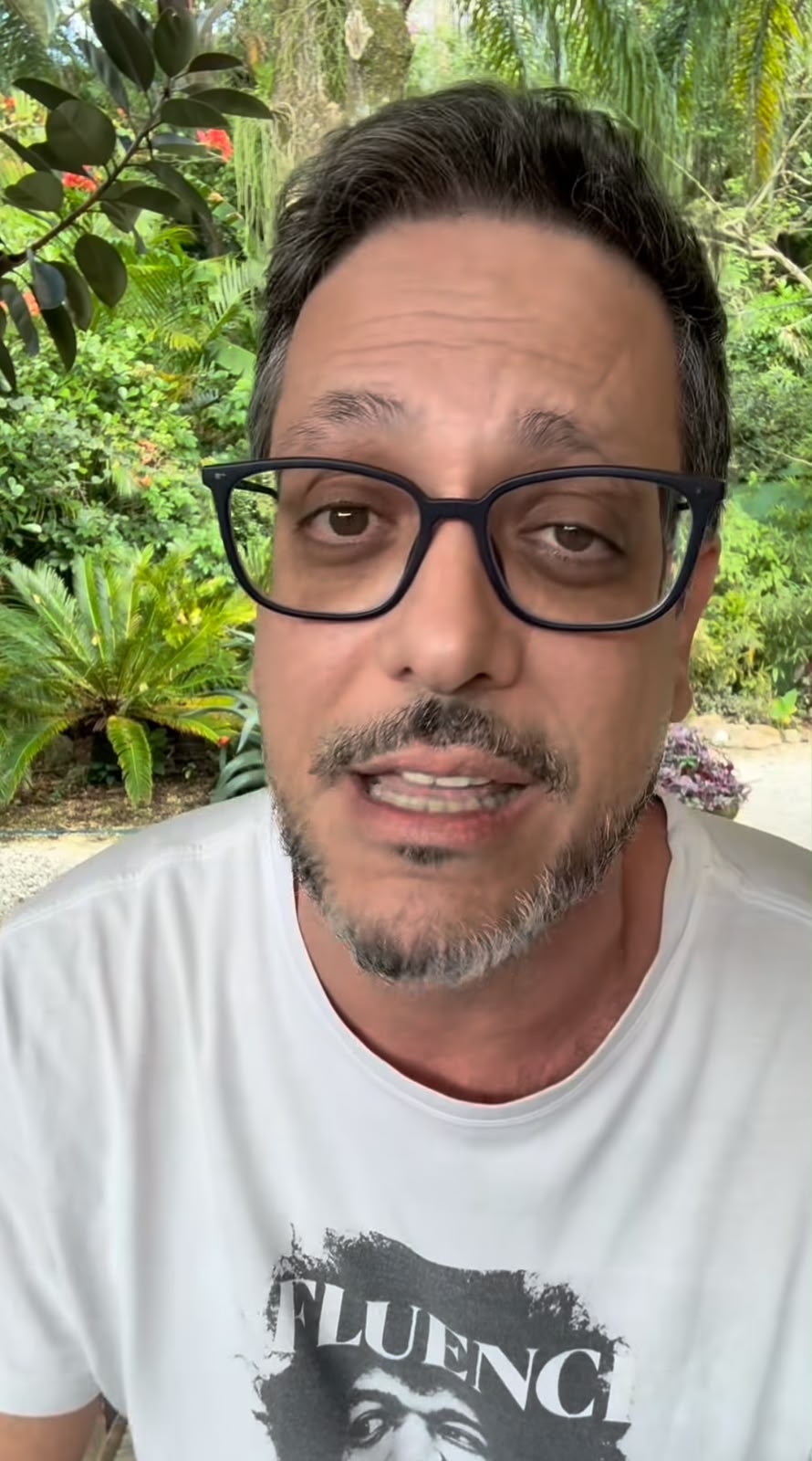 Lúcio Mauro Filho conta como diagnóstico precoce de câncer no intestino mudou sua vida