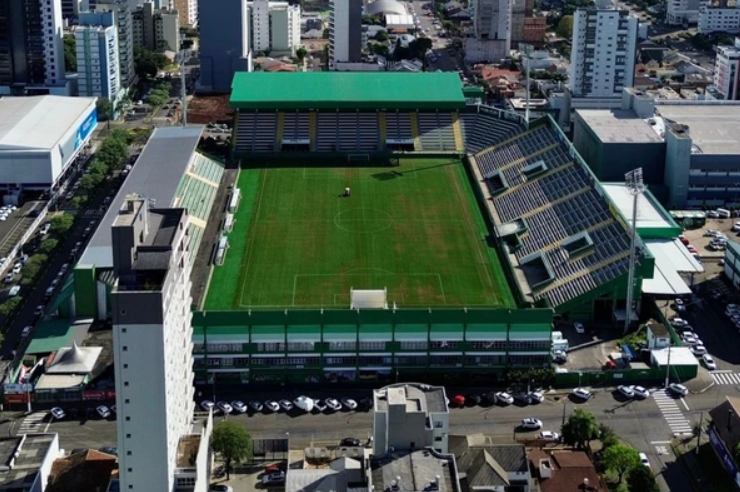 Chapecoense x Bahia: times estão escalados para duelo na Arena Condá