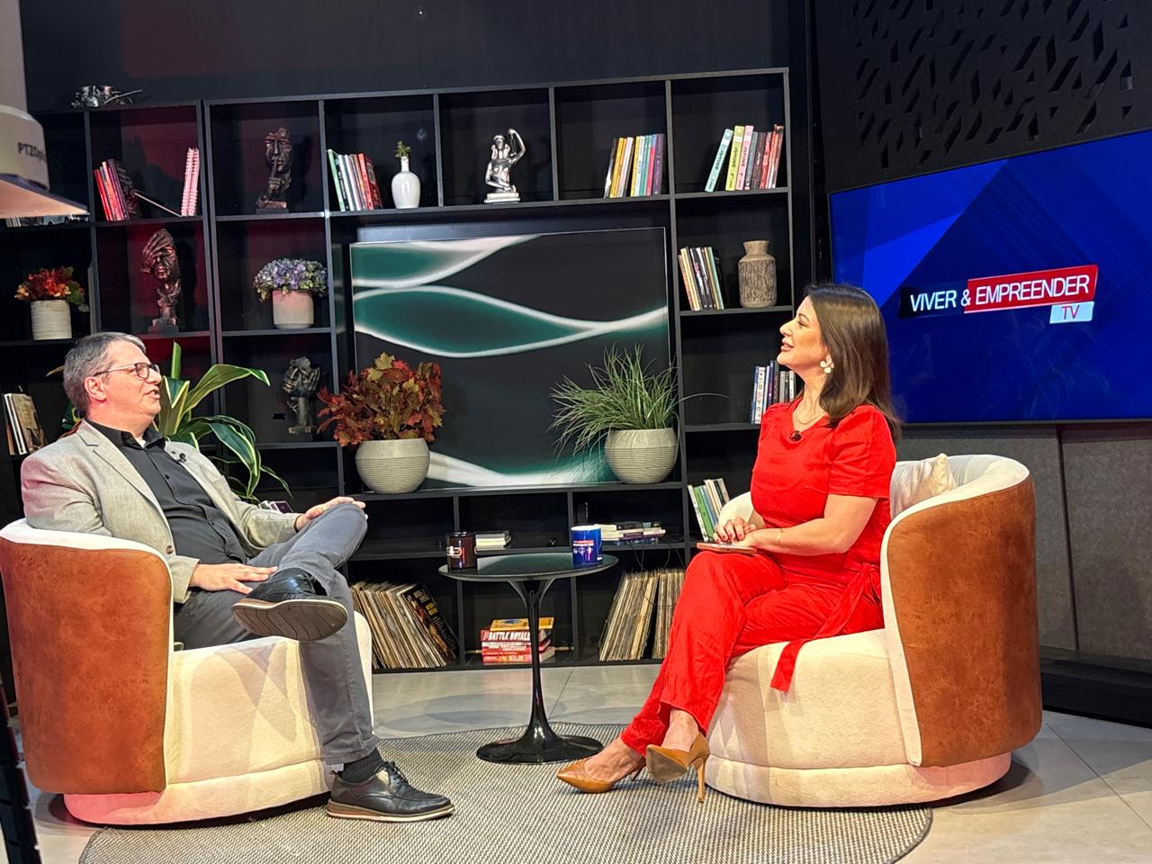 Claudio Gonçalves destaca empreendedorismo, inclusão e inovação no programa Viver e Empreender TV