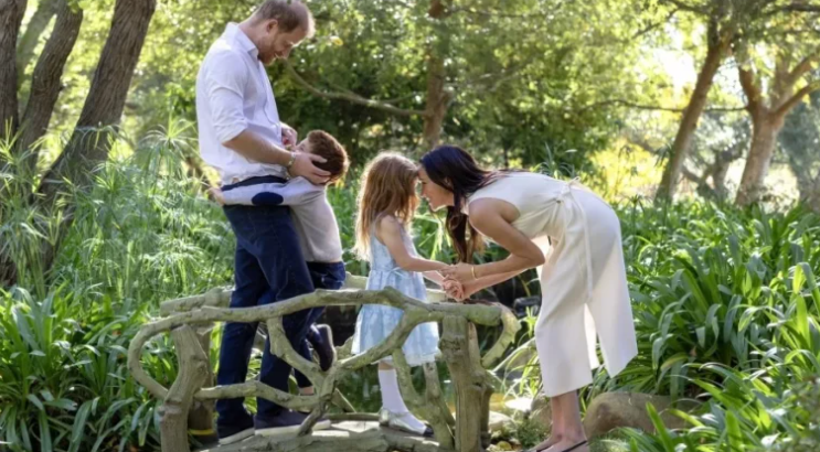 Harry e Meghan planejam mudança com os filhos para o Reino Unido