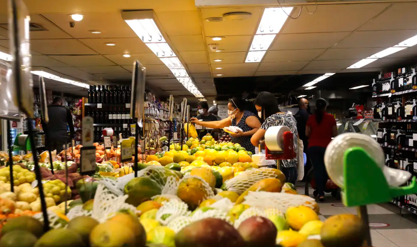 Rede de supermercados presente na Bahia fecha 28 unidades e enxuga operação