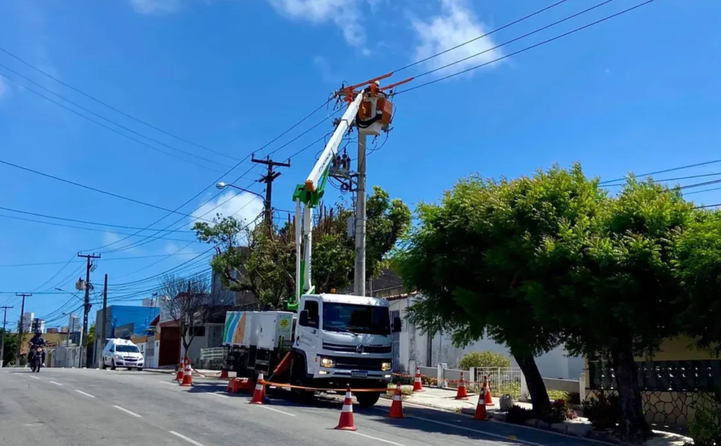 Coelba interrompe fornecimento de energia em sete bairros de Salvador nesta terça (25)