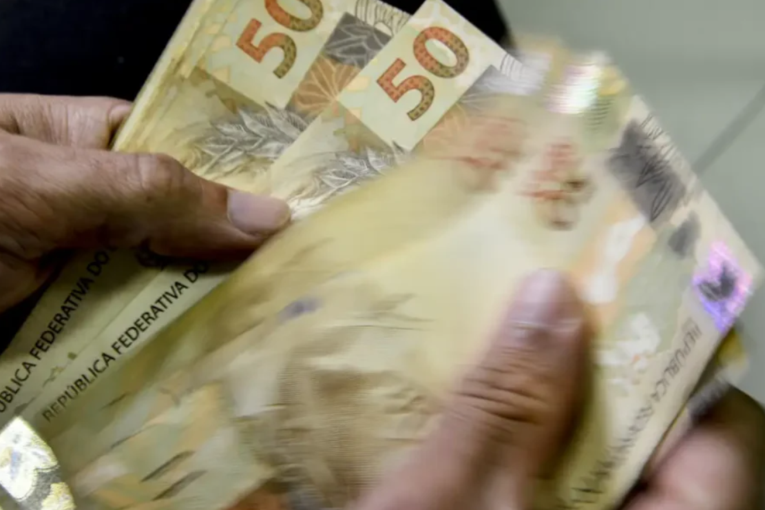 Salário mínimo pode chegar a R$ 1.741 em 2027, segundo nova projeção do governo