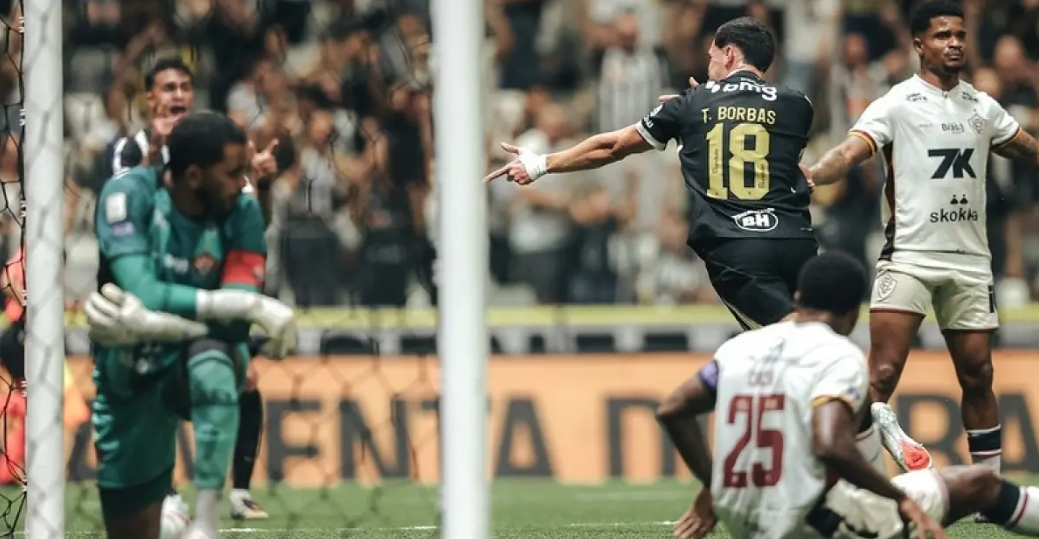 Vitória sofre terceira derrota seguida e mantém jejum como visitante na Série A