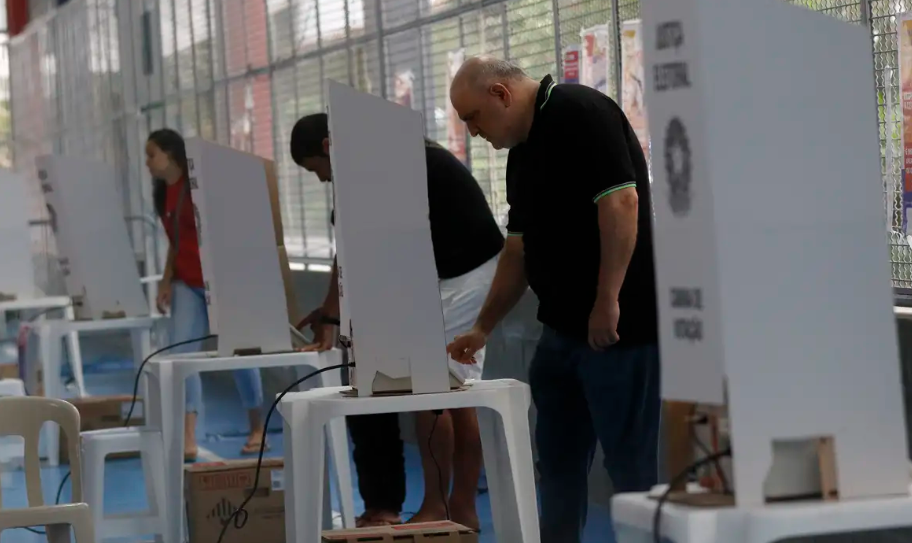 Eleições 2026: TSE orienta eleitores sobre documentos, celular e propaganda no dia da votação