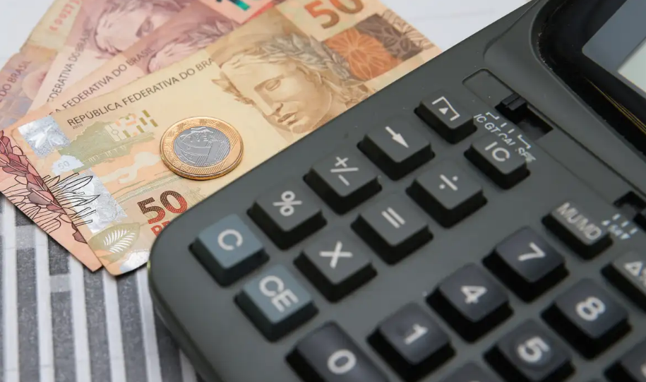 Reforma tributária: CBS deve render R$ 636 bilhões à União em 2027