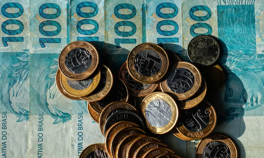 Salário mínimo pode chegar a R$ 1.741 em 2027, prevê governo