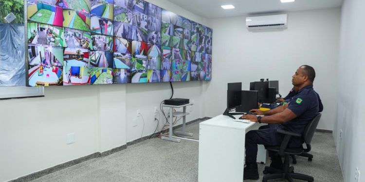 Plataforma usa inteligência artificial para integrar segurança e gestão em escolas de Candeias