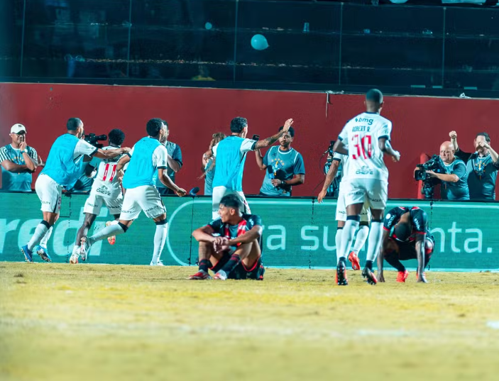 Vitória cai diante do Vasco e se despede da Copa do Brasil