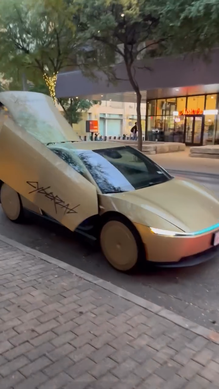 Tesla prepara Cybercab para novo teste de operação sem motorista em Austin
