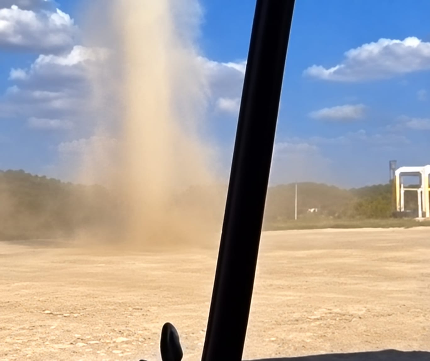 Pequeno tornado surpreende moradores de Felipe Guerra, no Rio Grande do Norte