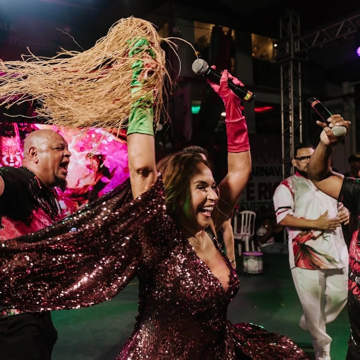 Daniela Mercury celebra vitória de samba-enredo escolhido pela Mangueira para o Carnaval 2027