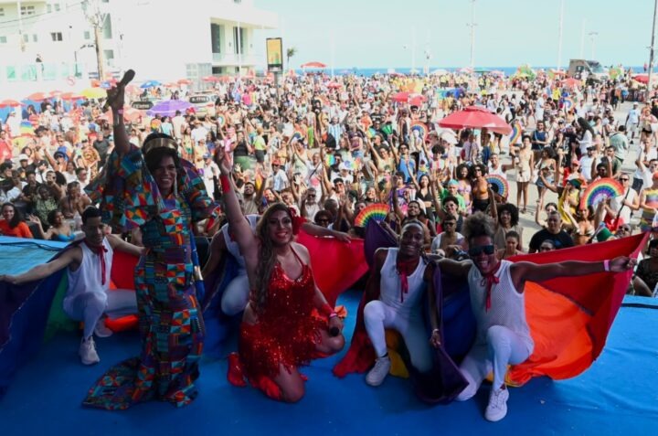 Parada do Orgulho LGBT+ reúne milhares em Salvador e anuncia novo formato para 2027