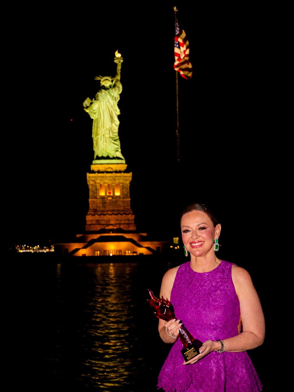 Isabela Suarez é homenageada no Best of Brazil Global Awards 2026 em Nova York