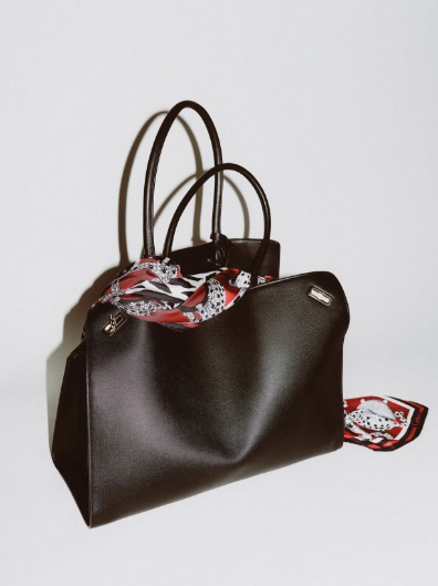 Nova bolsa Clash leva assinatura das joias Cartier aos artigos de couro