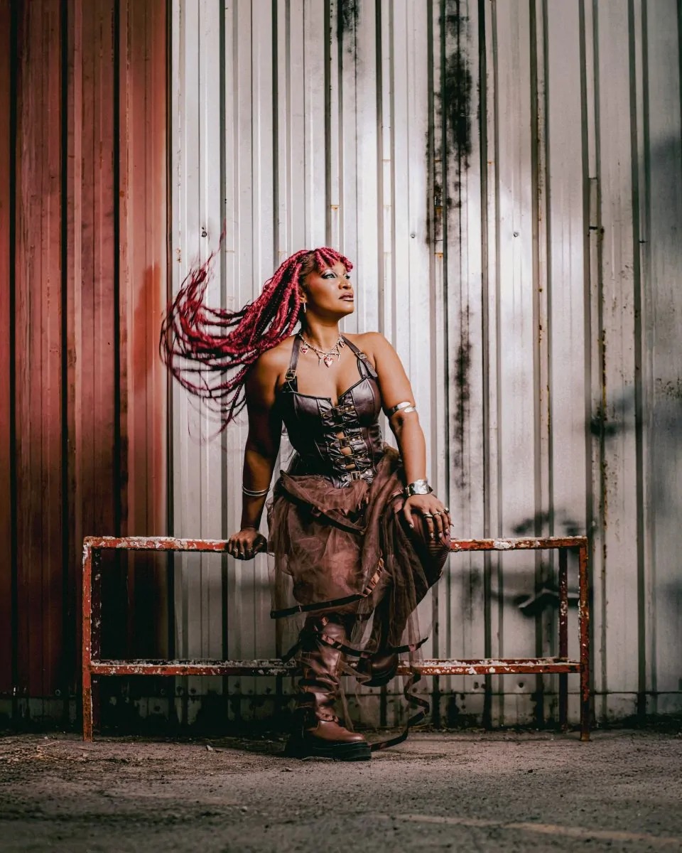 Larissa Luz leva “Desmonte” aos palcos pela primeira vez em show no Pelourinho