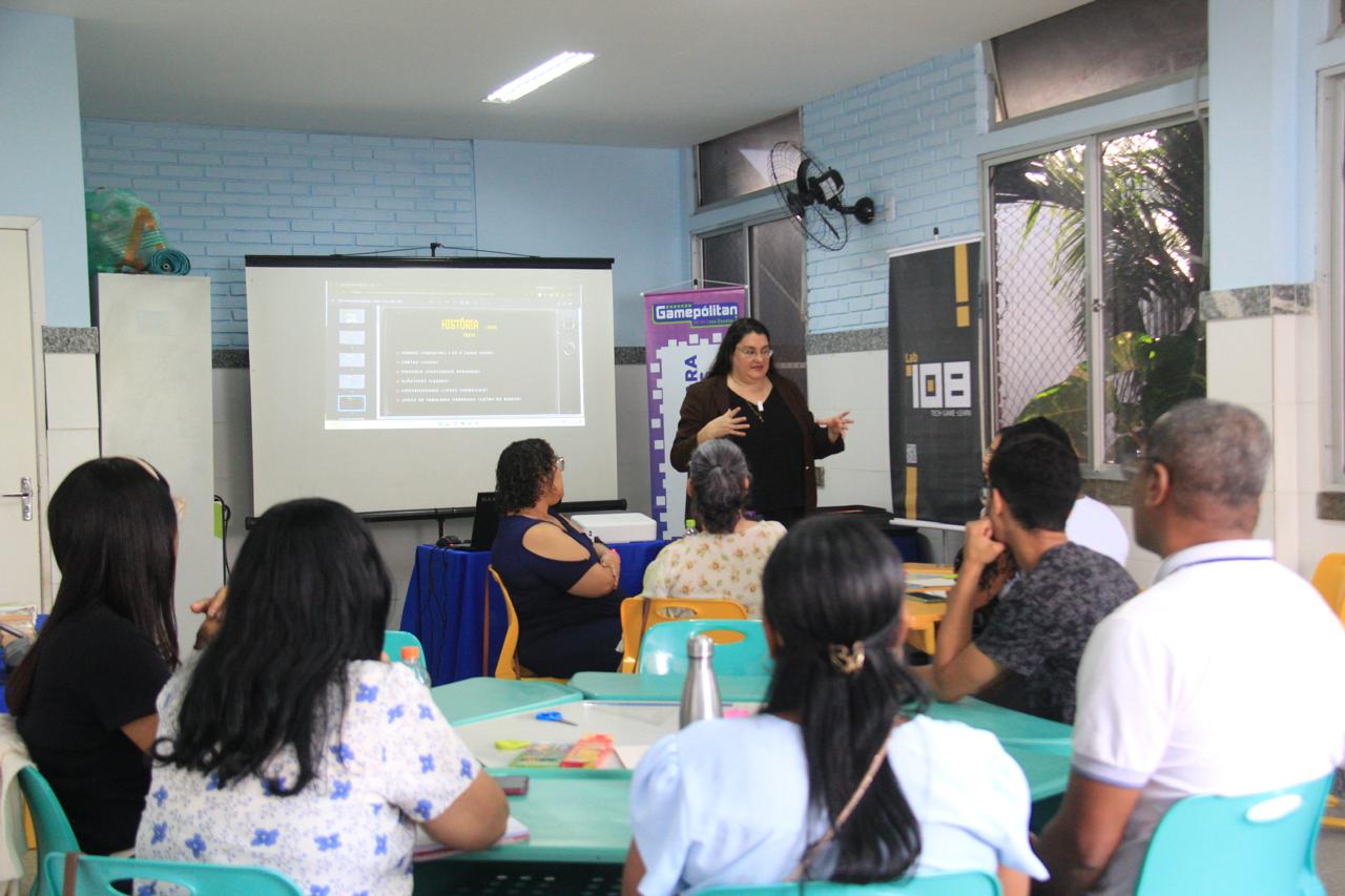 Professores de Salvador aprendem a desenvolver games para uso em sala de aula